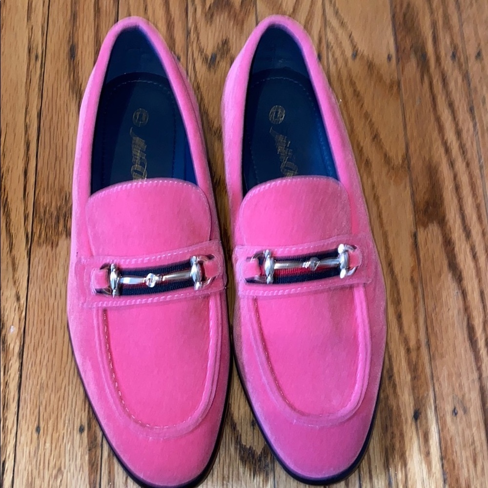 Metro charm size 7.5 Pink Loafers with Silver Detailing never worn